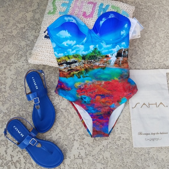 Swimsuit - Picture 3 of 8